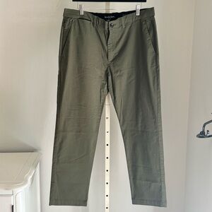 Goodfellow & Co Men’s Green Hennepin Tech Chino Pants Moisture Wick, 38x30